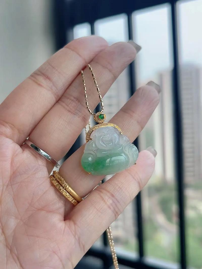 于小彤否认与陈小纭分手,网友表示很意外,为 于小彤否认与陈小纭分手,网友表示很意外,为