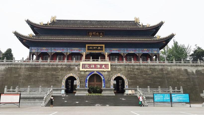 九江风水先先九江市哪里有风水先生？而且是专业的！就是给我看看