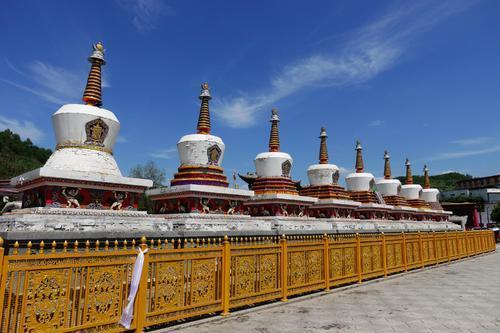 属鼠生肖在兔年运势 兔年属鼠佩戴什么首饰是什么意思？