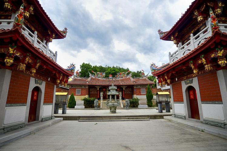 梦到萤火虫在手上 萤火虫放在手上