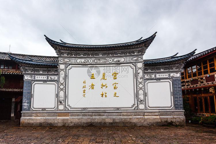 81年鸡2025年运势 81年农历9月17出生属鸡2025年运